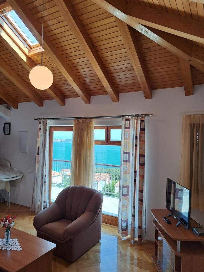 Apartment With Splendid Sea View
