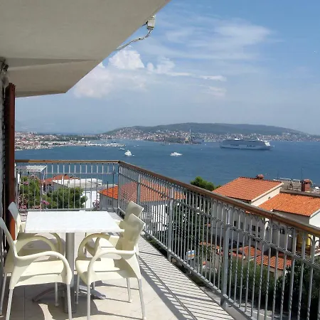 Apartment With Splendid Sea View Trogir Exterior photo