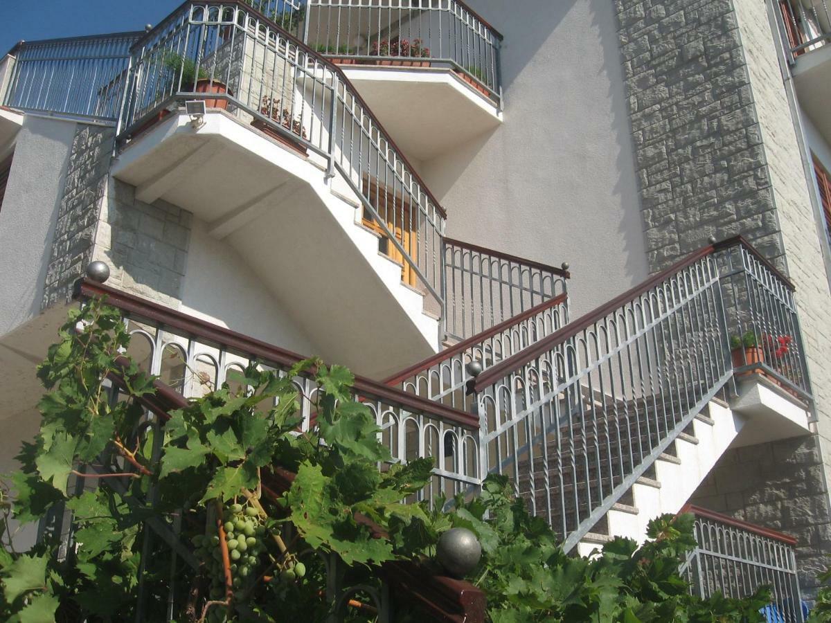 Apartment With Splendid Sea View *